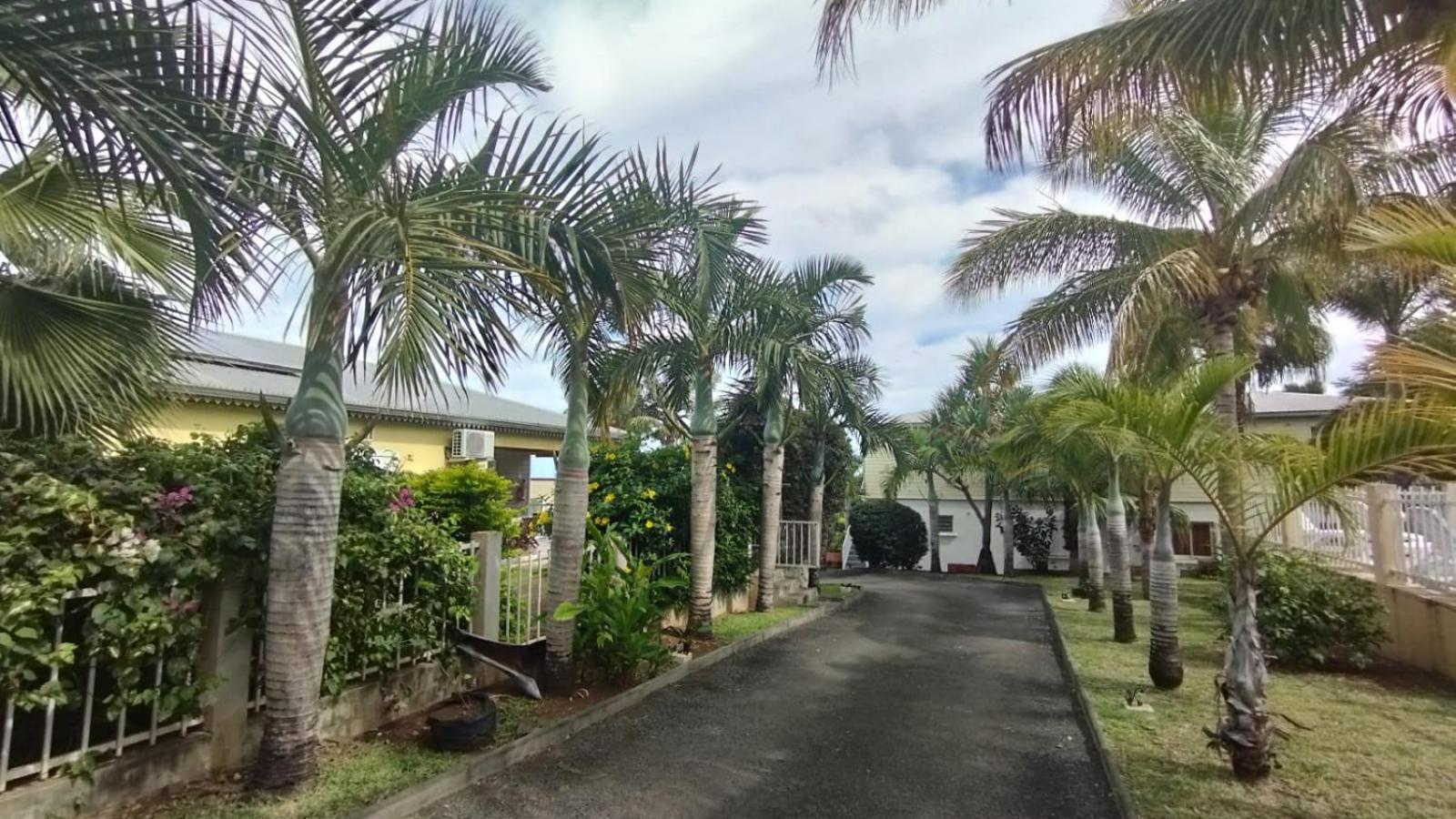 F2 Residence Oasis Terre Rouge A Saint Pierre Exterior foto